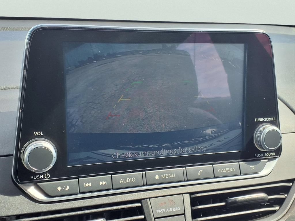 Used 2025 Nissan Altima 2.5 SV FWD image 12