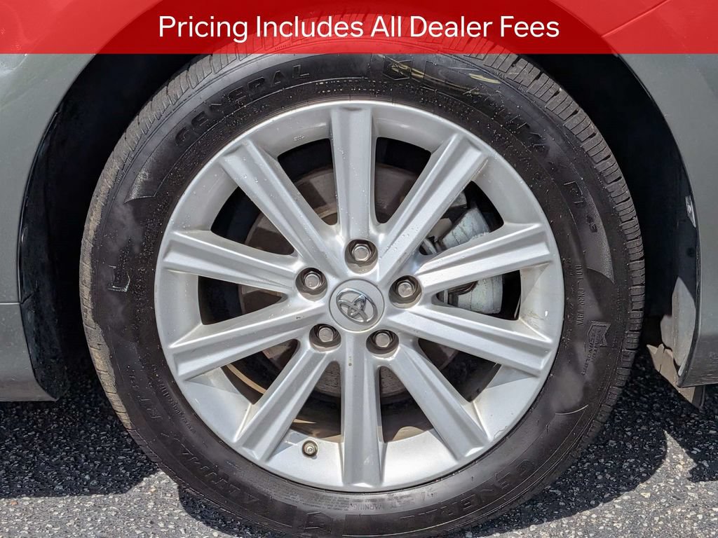 Used 2014 Toyota Camry XLE w/ Moonroof Package FWD image 12