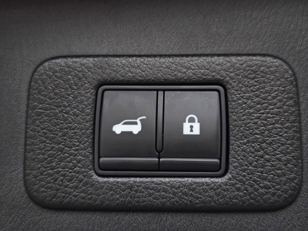 Certified 2022 Nissan Armada Platinum RWD image 12