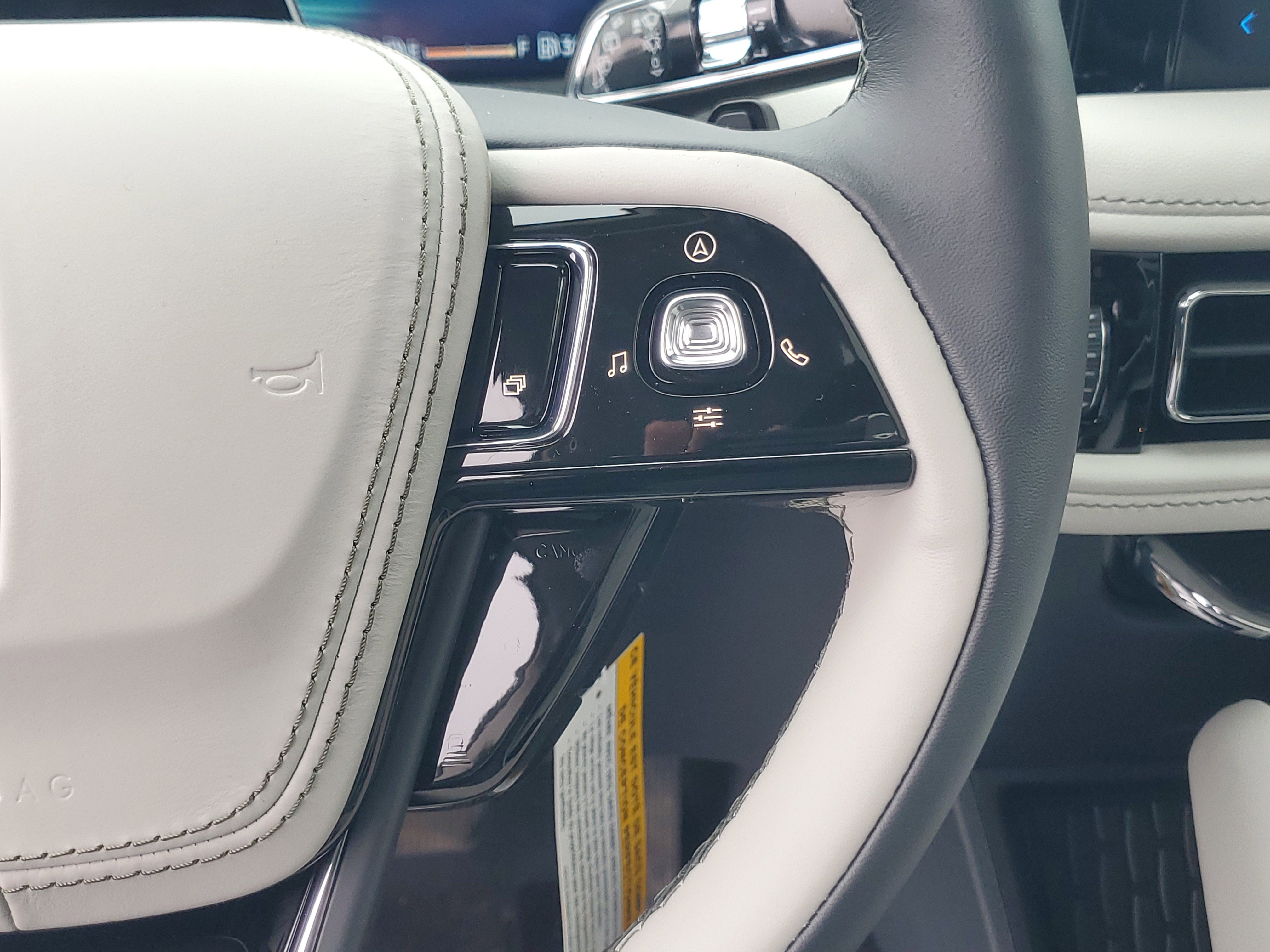 New 2026 Lincoln Aviator AWD image 17