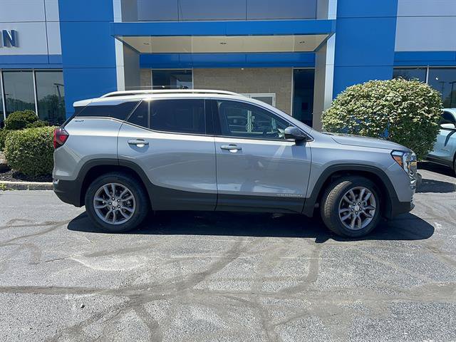Used 2024 GMC Terrain SLT AWD/4WD image 9