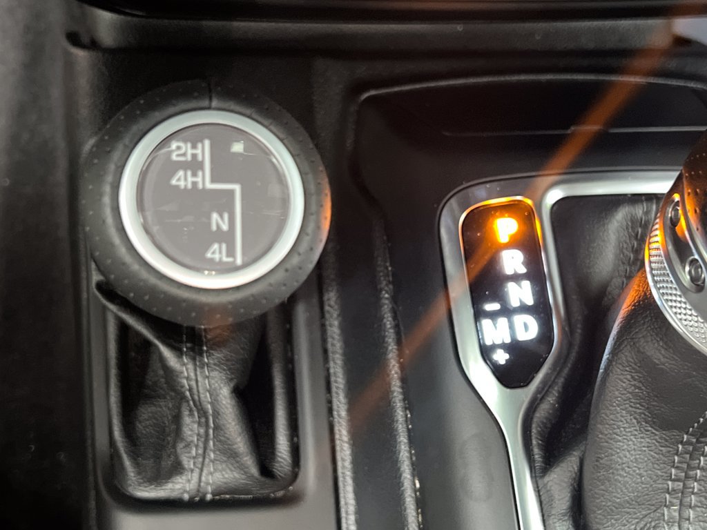Used 2025 Jeep Gladiator Mojave w/ Convenience Group AWD/4WD image 46