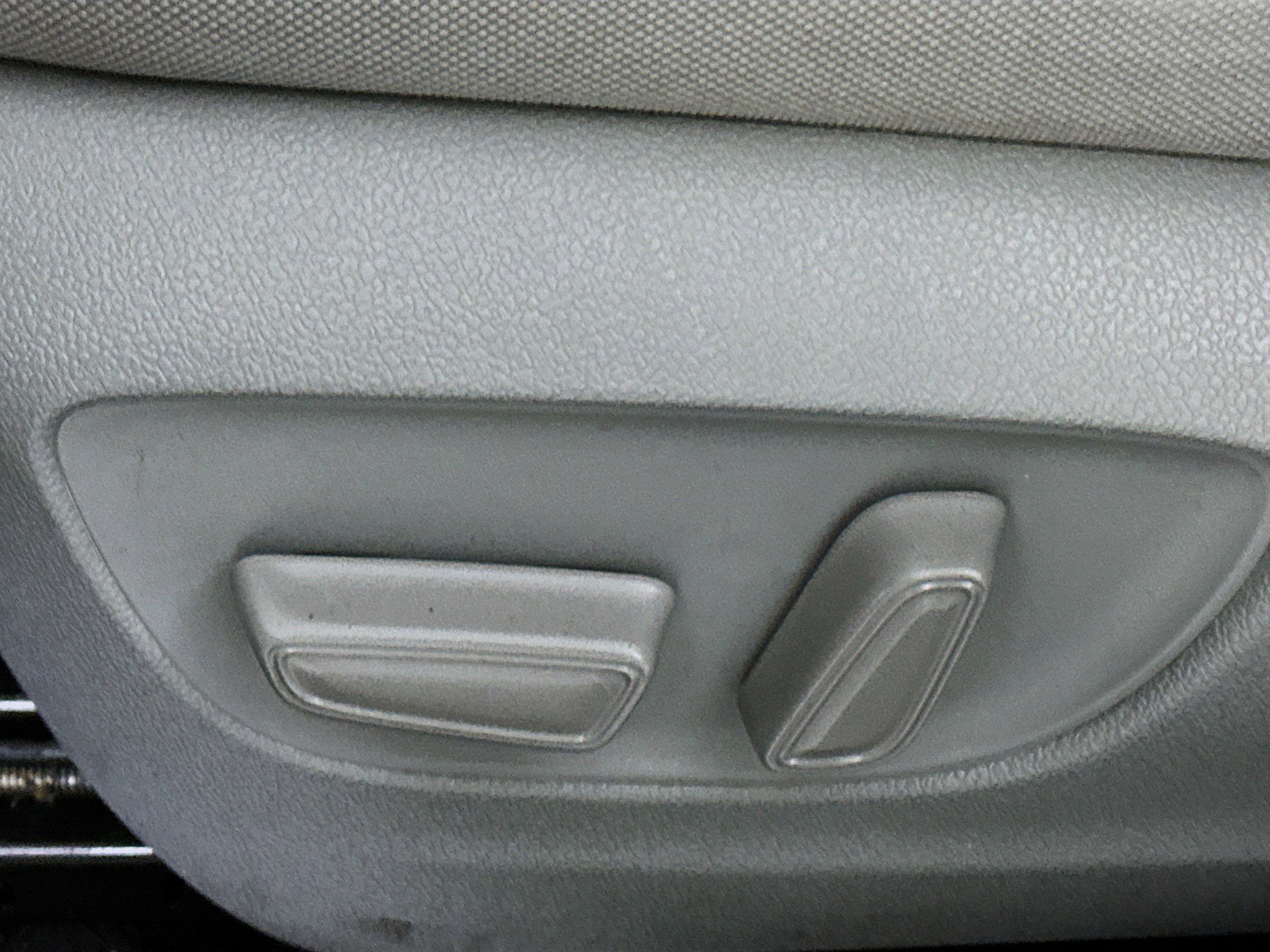 Used 2021 Toyota Highlander L image 13