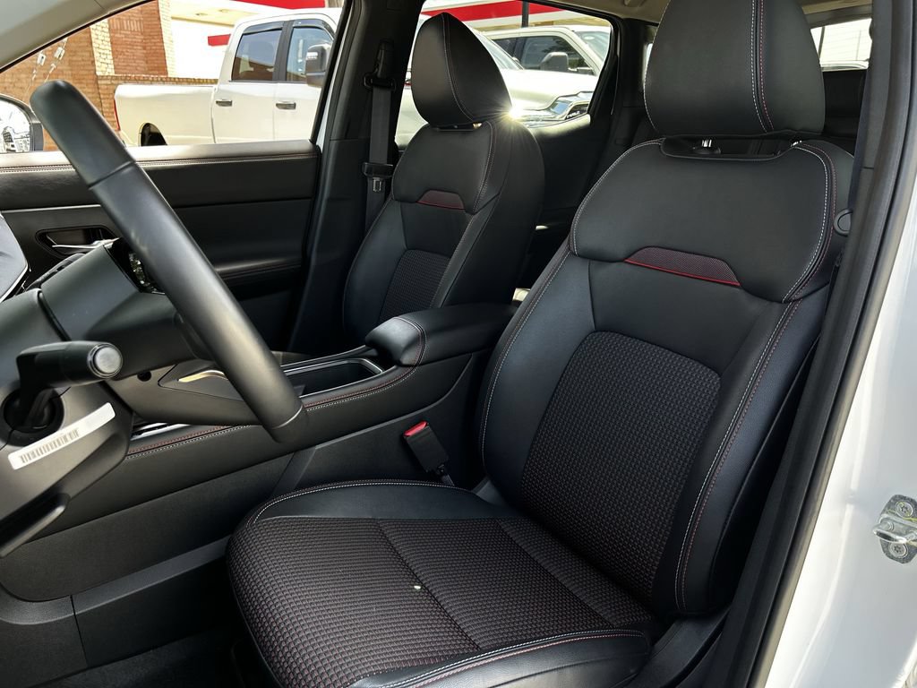 Used 2025 Nissan Kicks SR AWD/4WD image 27