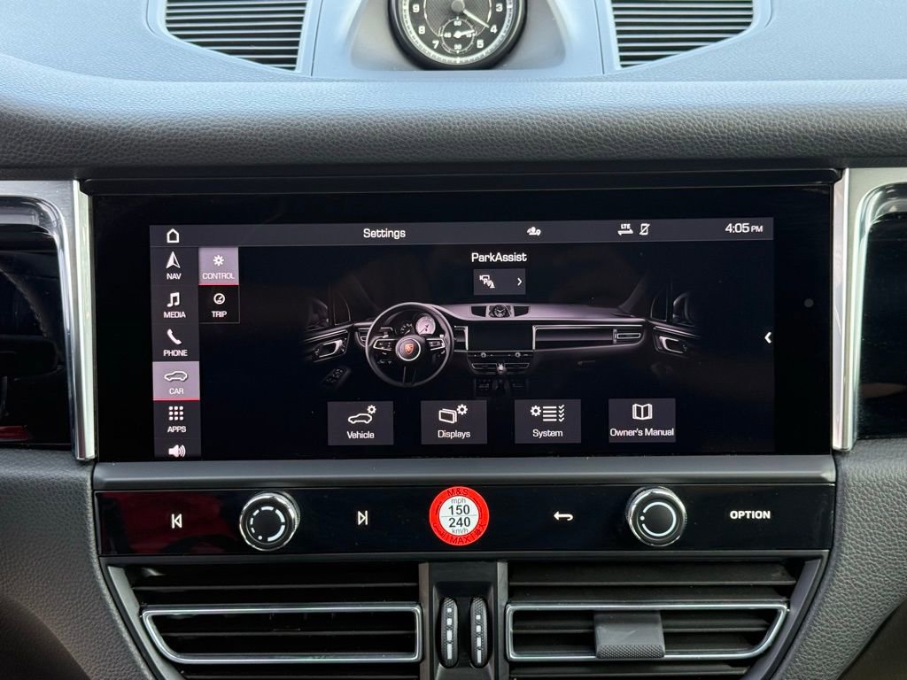 Used 2025 Porsche Macan image 30