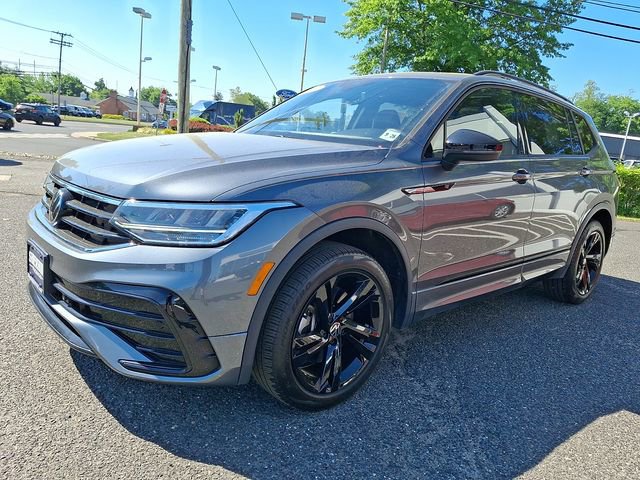 Used 2023 Volkswagen Tiguan SE R-Line AWD/4WD image 3