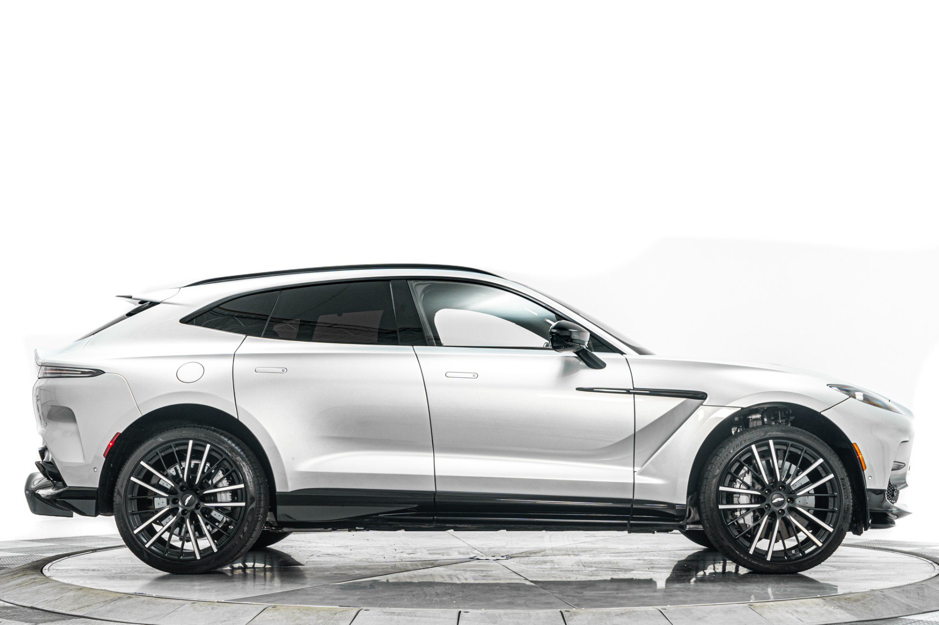 Used 2023 Aston Martin DBX 707 AWD/4WD image 46