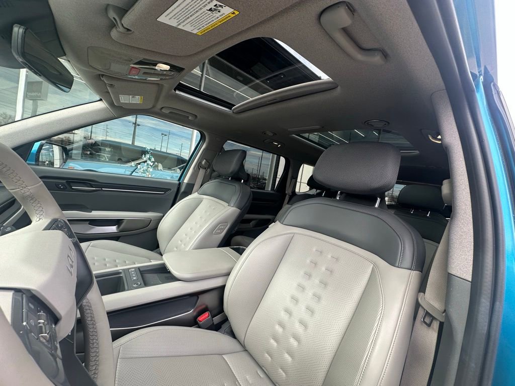 Used 2025 Kia EV9 Wind image 38