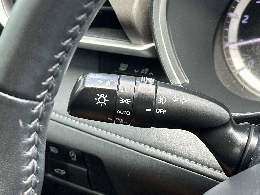 Used 2023 Toyota Highlander XLE FWD image 33