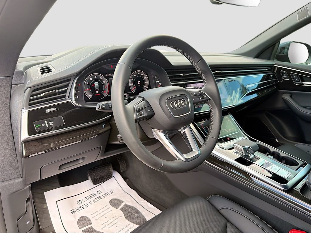 Used 2025 Audi Q8 Prestige image 30