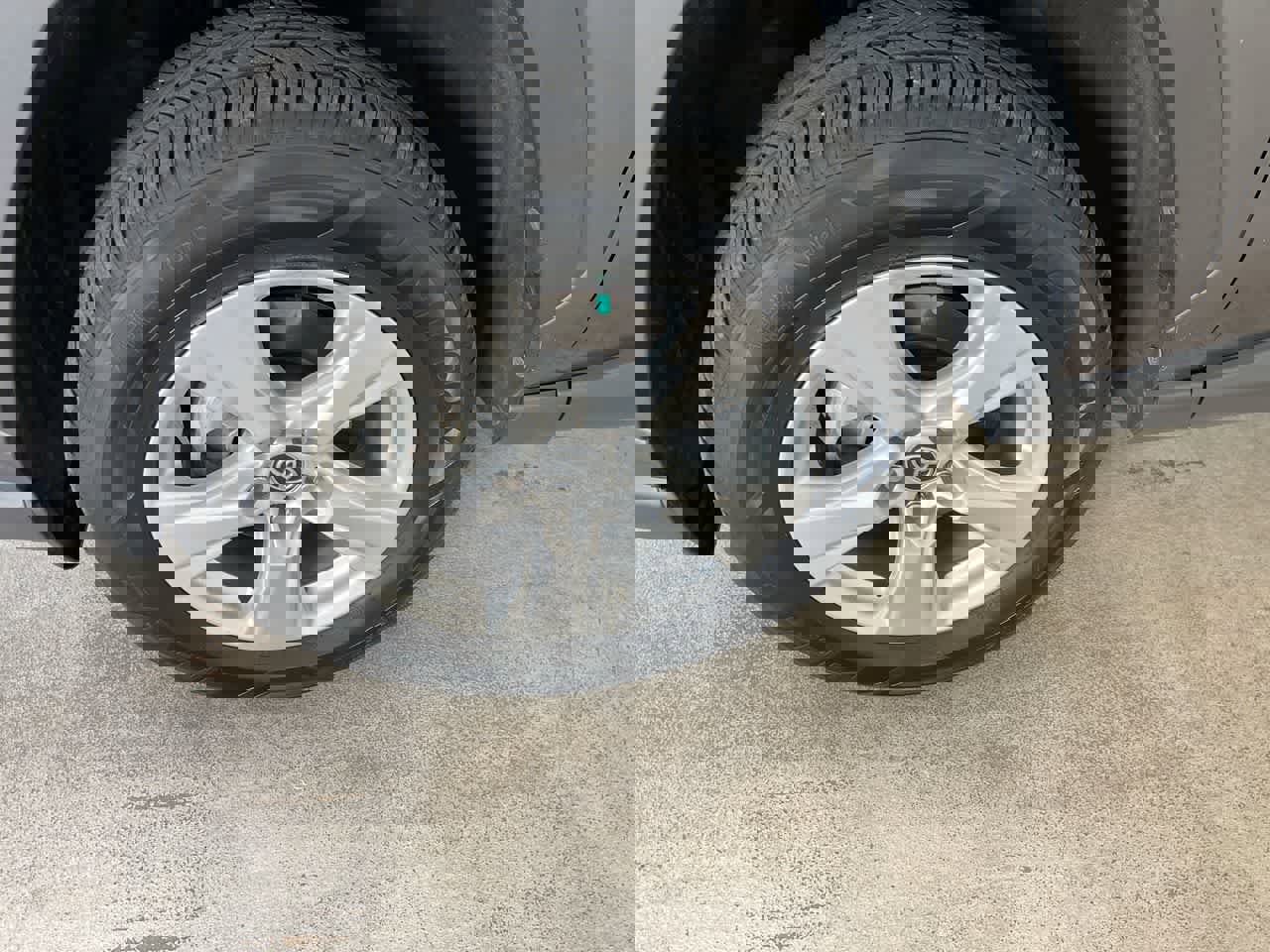 Used 2020 Toyota RAV4 XLE w/ Convenience Package image 10