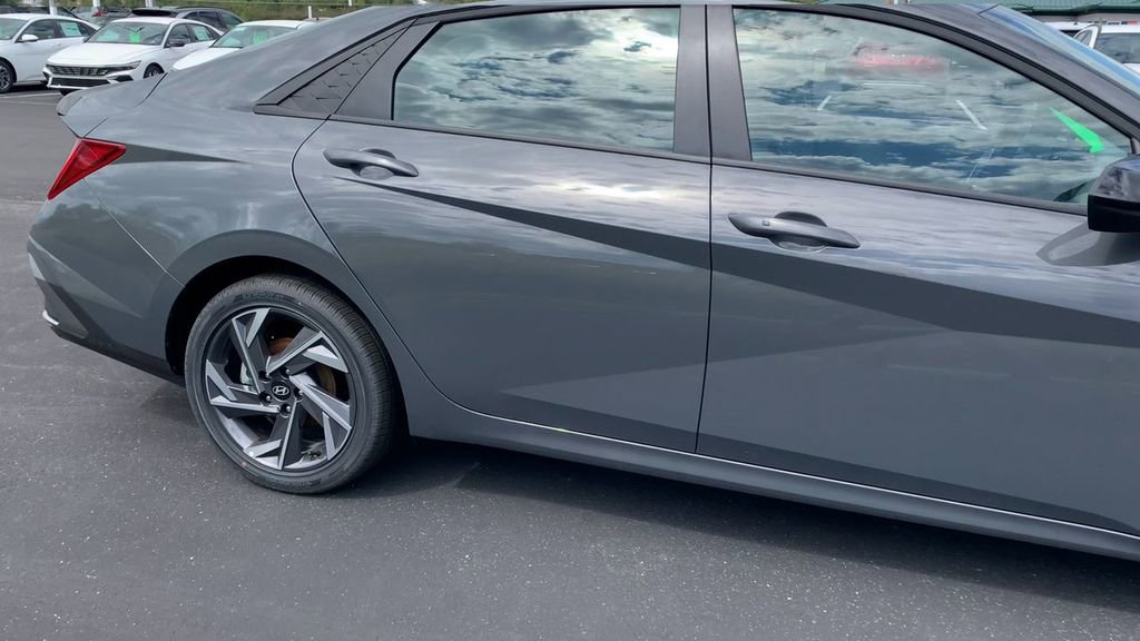 New 2025 Hyundai Elantra SEL FWD image 7
