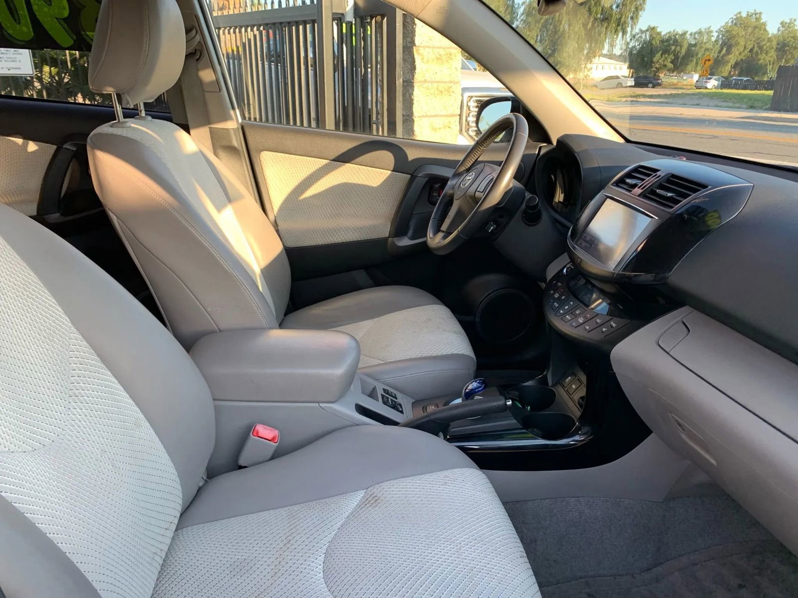 Used 2014 Toyota RAV4 EV FWD image 10