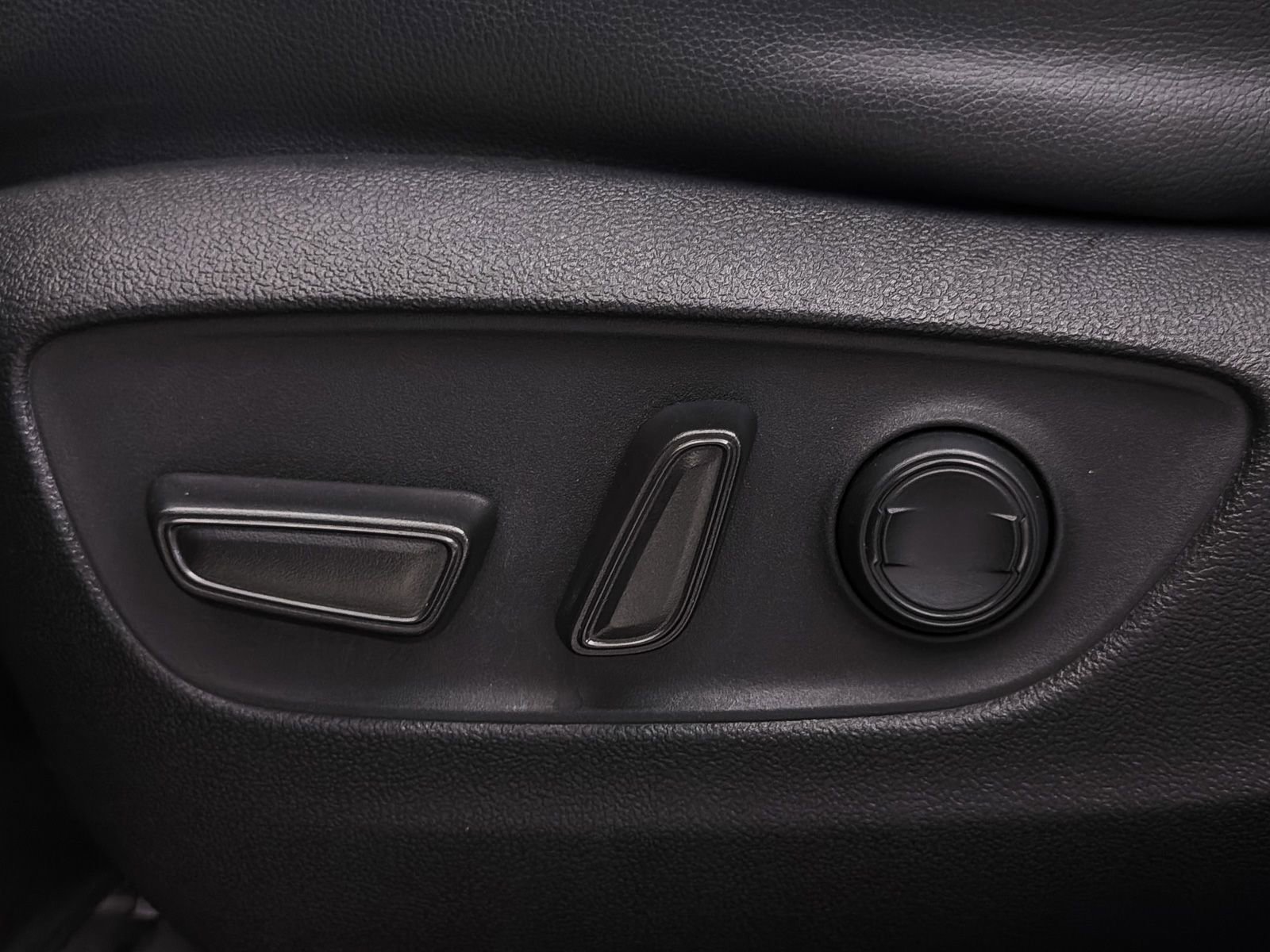 Used 2022 Toyota Highlander XLE FWD image 19