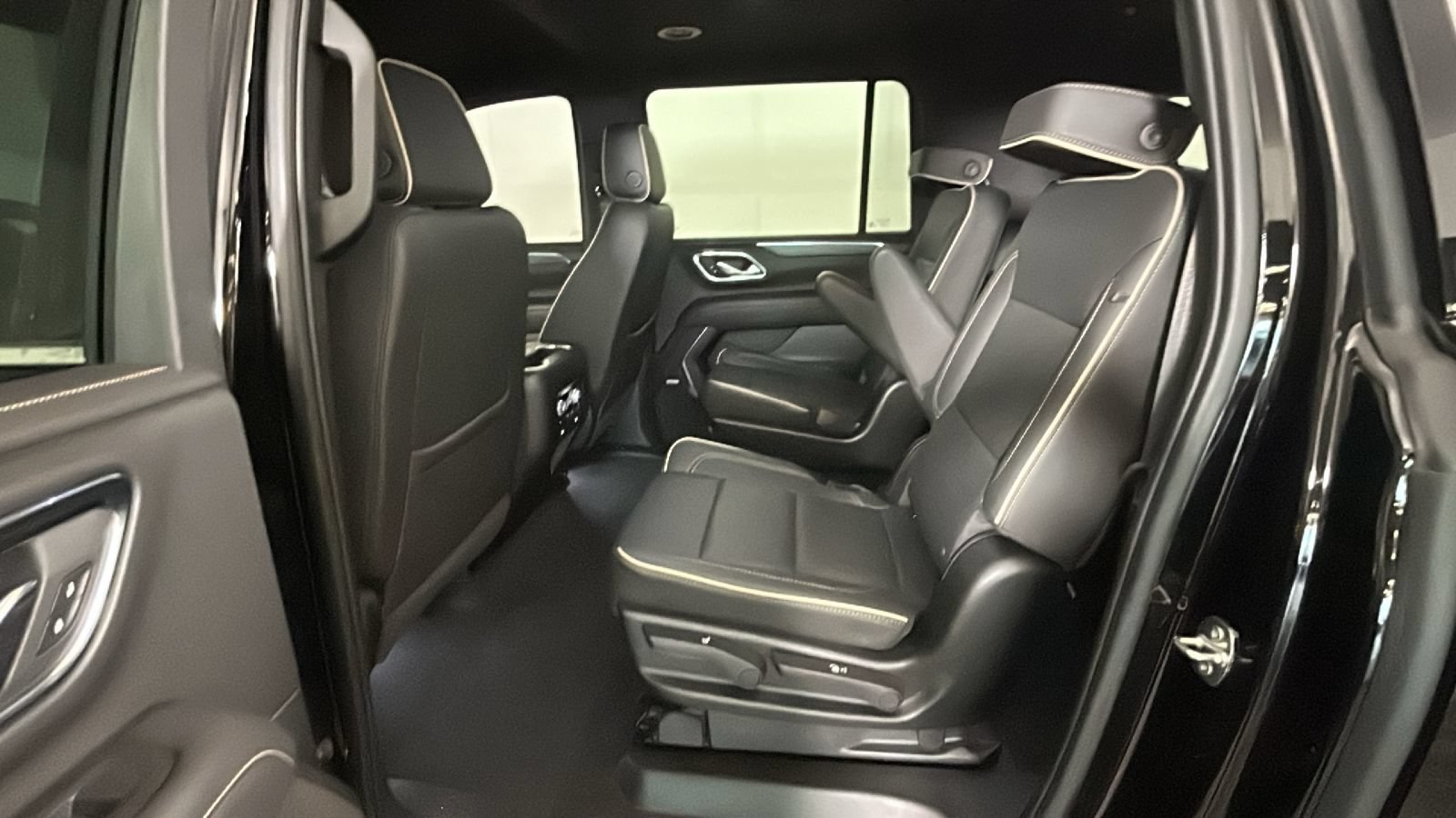 Used 2024 GMC Yukon XL SLT w/ SLT Luxury Package AWD/4WD image 30