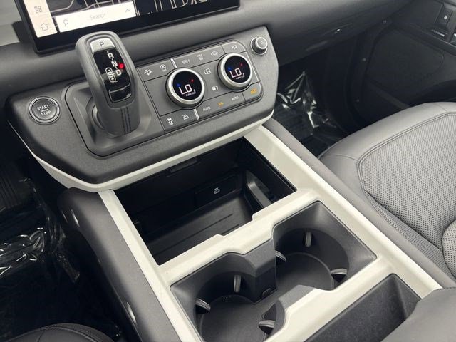 Used 2025 Land Rover Defender 110 S image 29