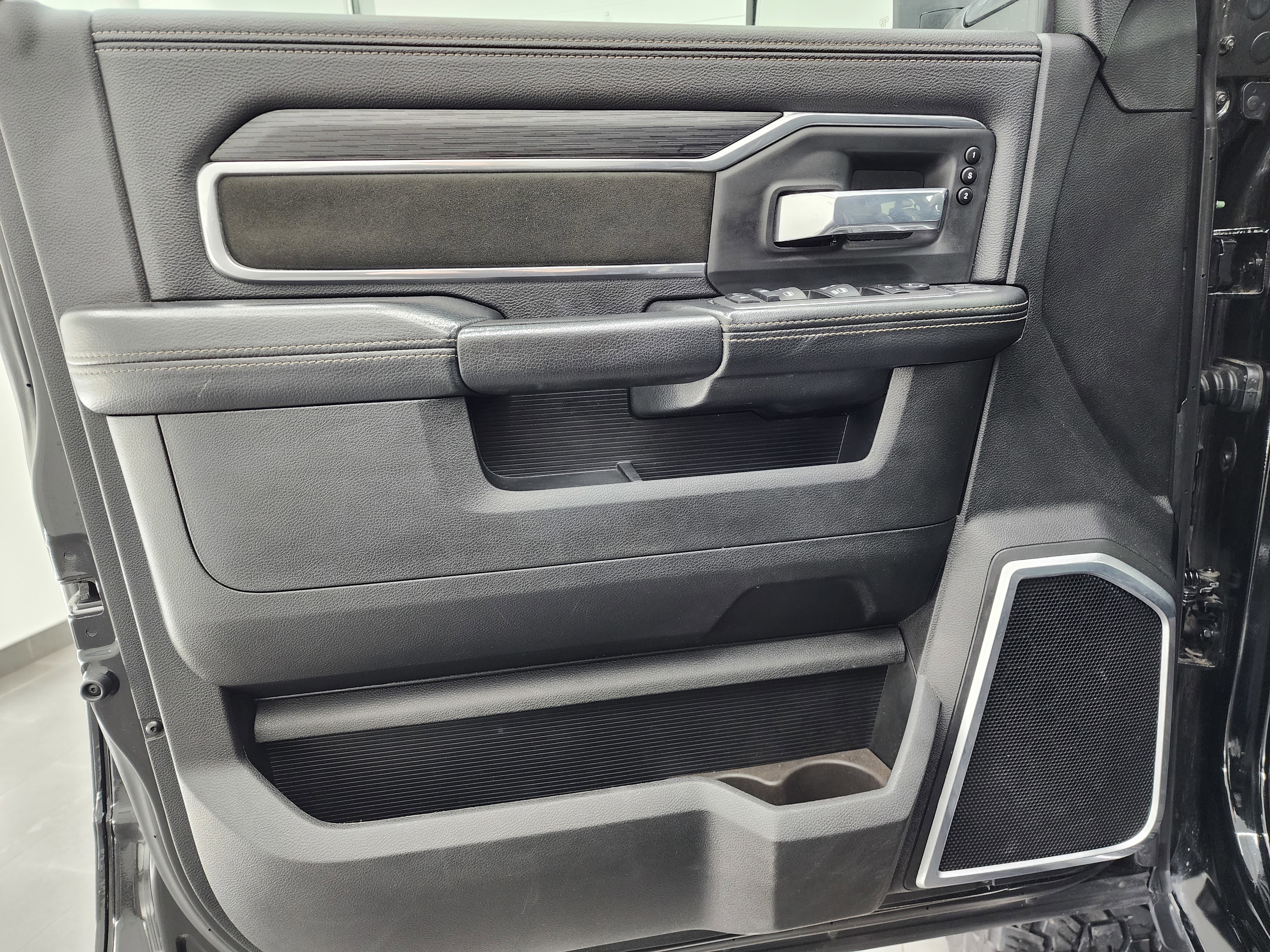 Used 2024 RAM 2500 Laramie w/ Sport Appearance Package image 41