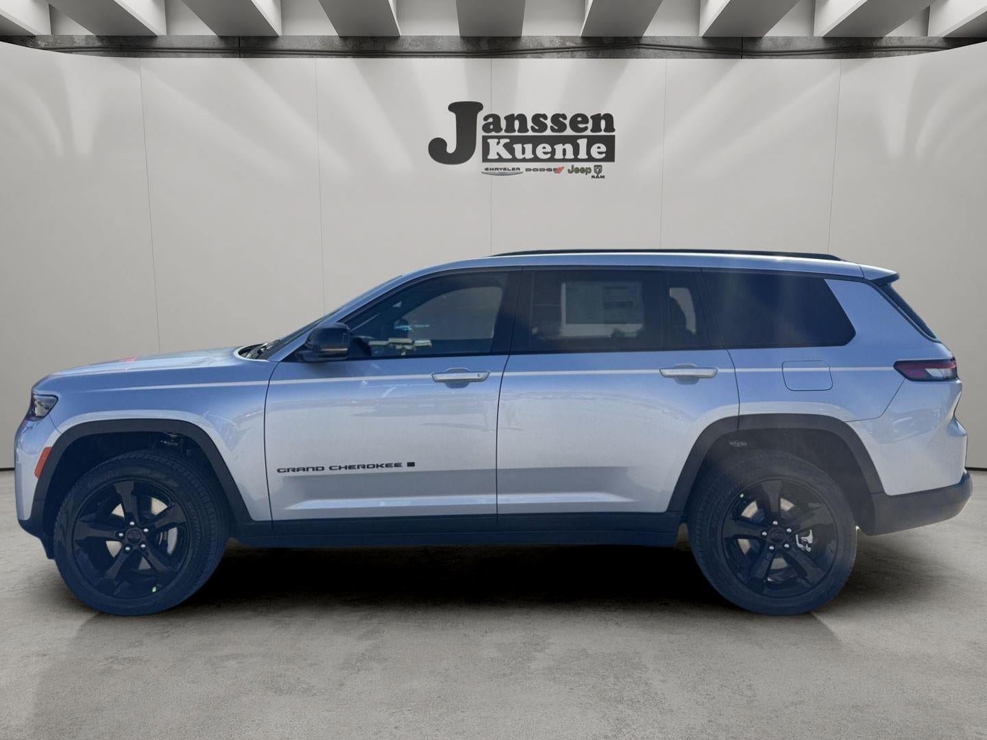 New 2026 Jeep Grand Cherokee L Limited w/ Limited Altitude Package AWD/4WD image 1