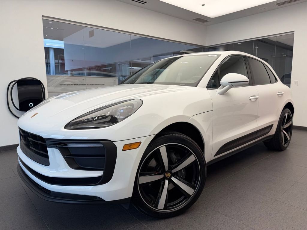 Used 2026 Porsche Macan AWD/4WD image 1