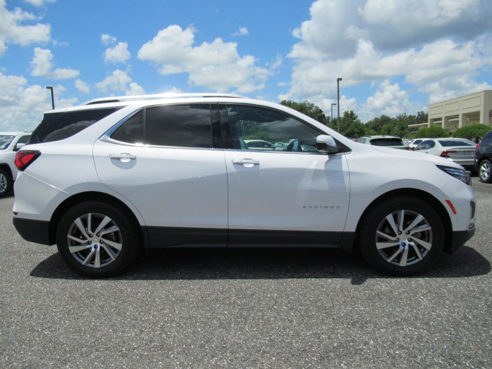 Used 2023 Chevrolet Equinox Premier FWD image 2