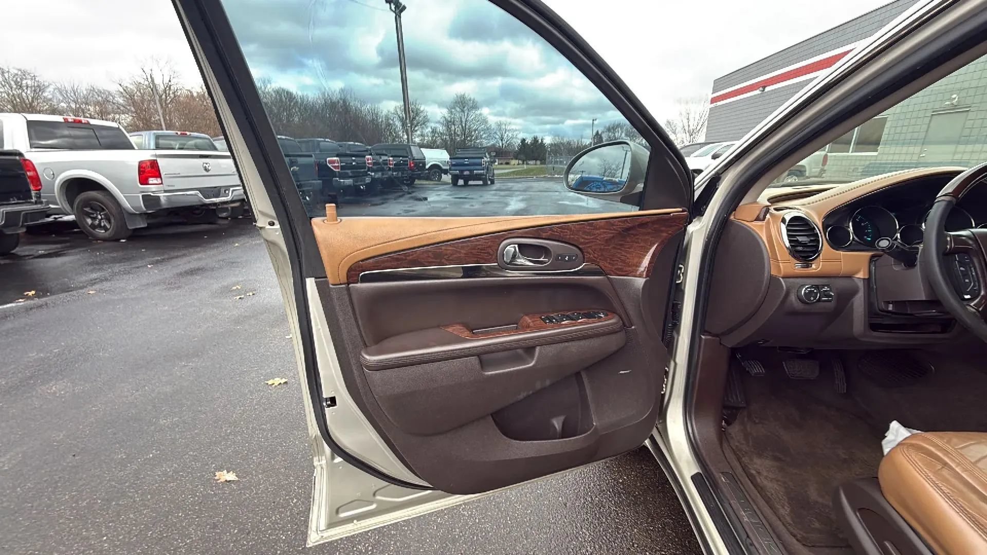Used 2015 Buick Enclave Leather FWD image 9