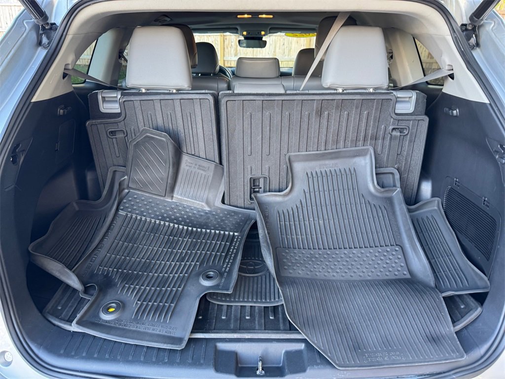 Used 2022 Toyota Highlander XLE image 16