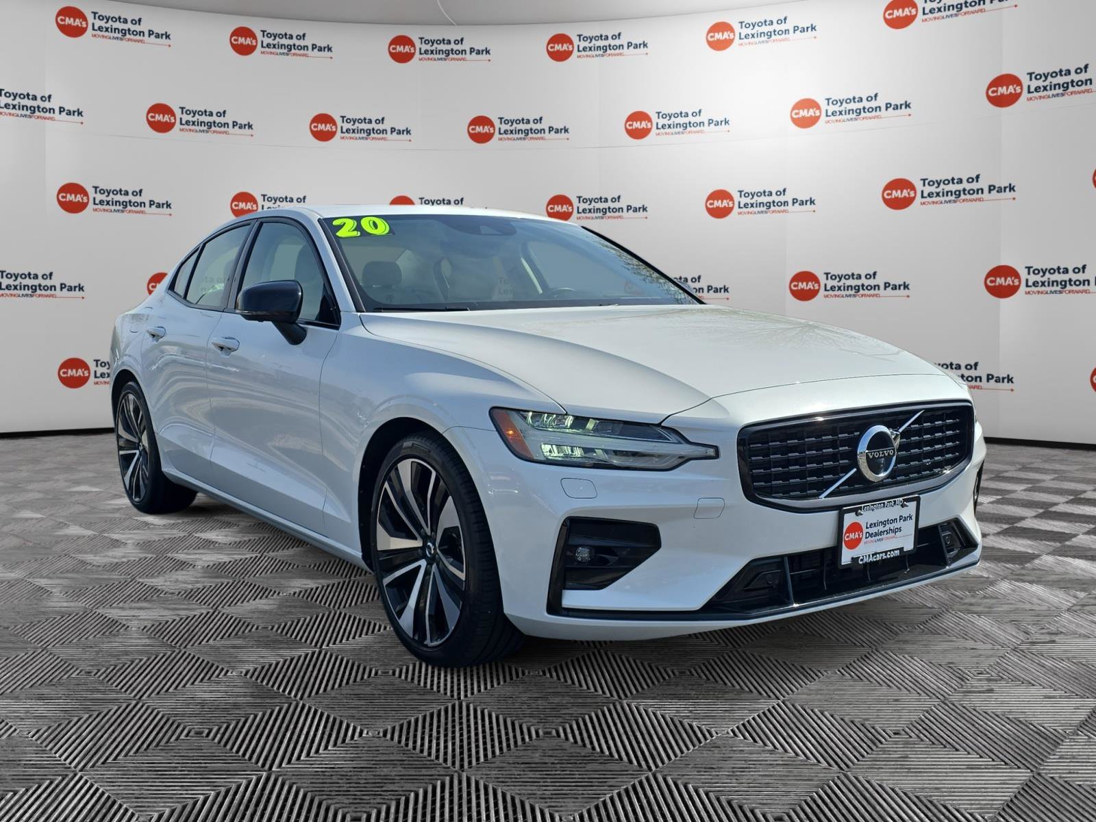 Used 2022 Volvo S60 B5 Momentum w/ Advanced Package image 1