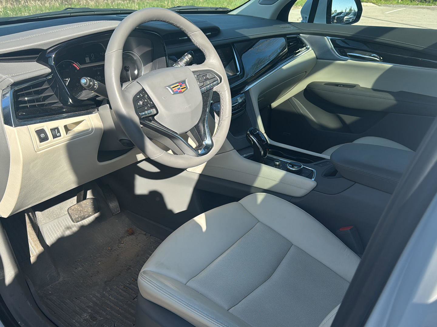 Used 2025 Cadillac XT6 Premium Luxury w/ LPO, Floor Liner Package AWD/4WD image 12