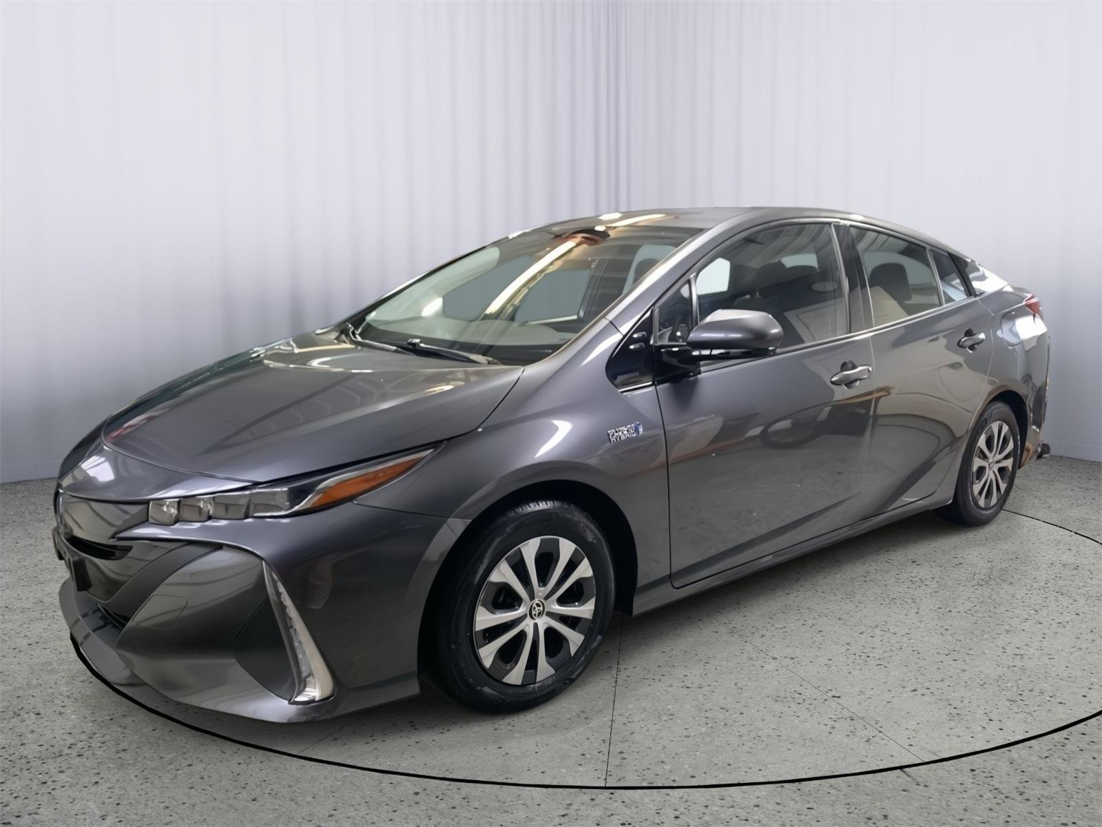 Used 2020 Toyota Prius Prime LE image 3