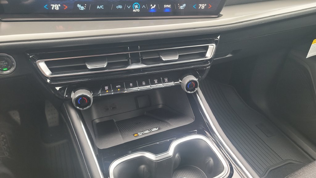 New 2026 Chevrolet Traverse LT w/ Driver Confidence Package FWD image 22