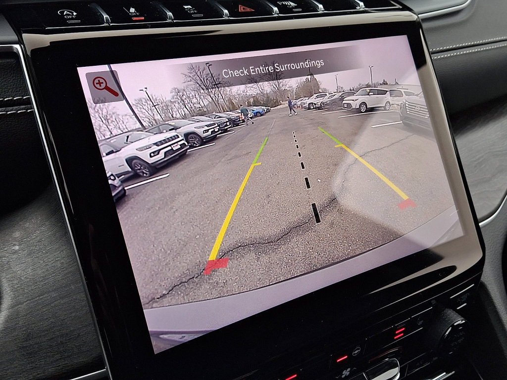 Used 2023 Jeep Grand Cherokee L Limited image 27