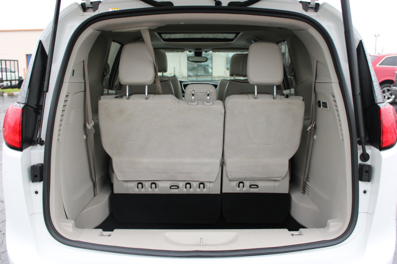 Used 2018 Chrysler Pacifica Limited image 8