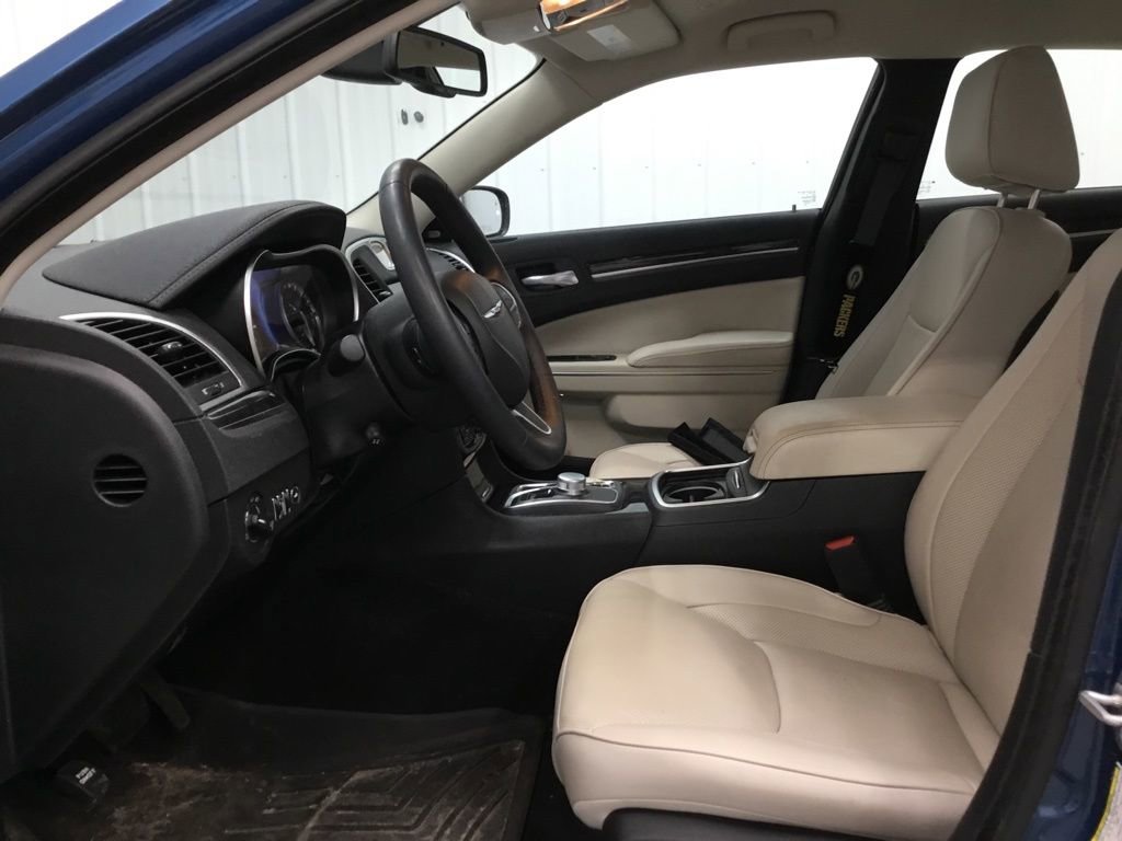 Used 2022 Chrysler 300 Touring L w/ Comfort Group AWD/4WD image 5