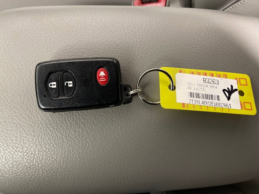 Used 2014 Toyota RAV4 EV image 21