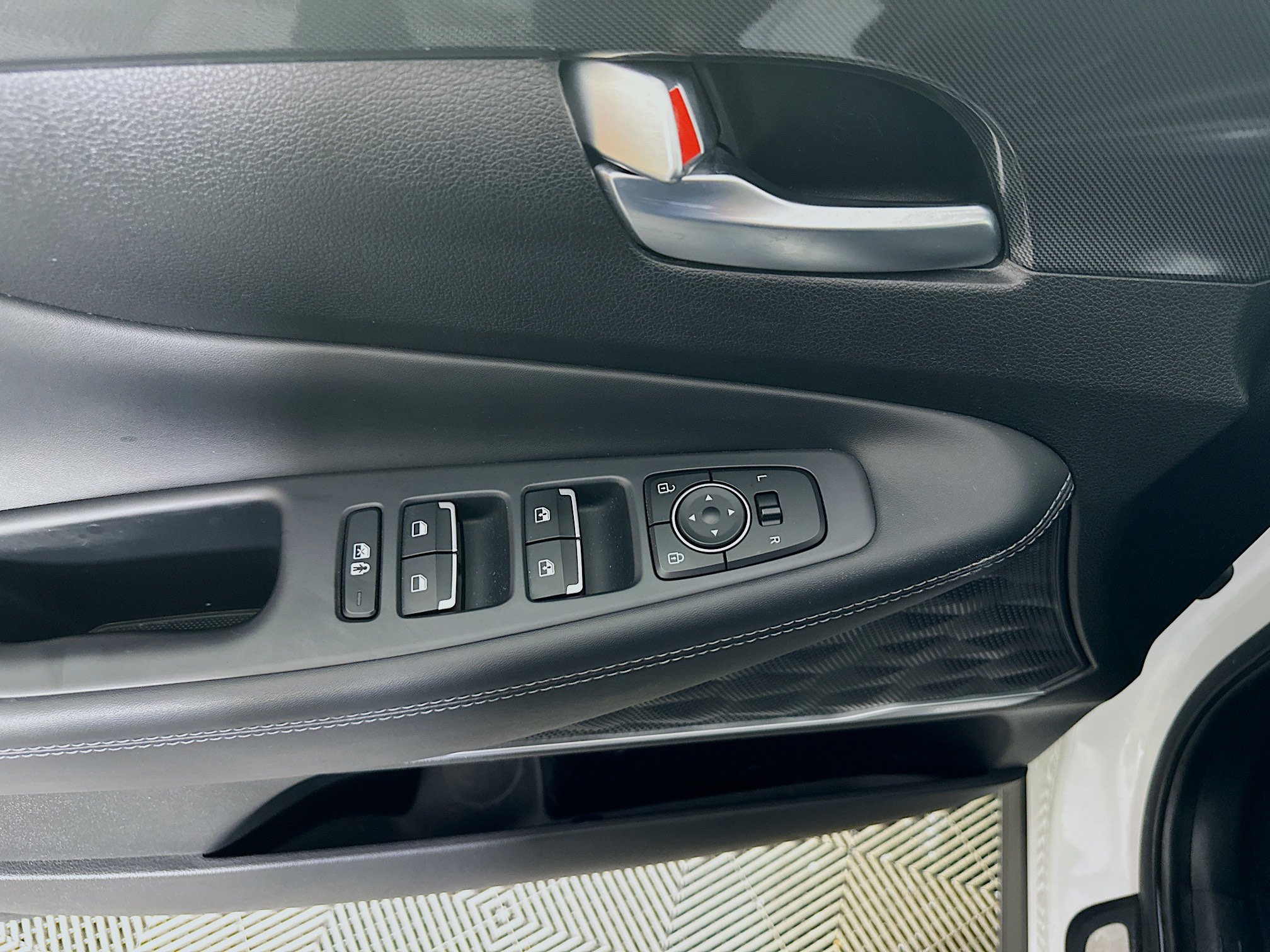 Used 2021 Hyundai Santa Fe SEL w/ Convenience + Premium Package FWD image 15