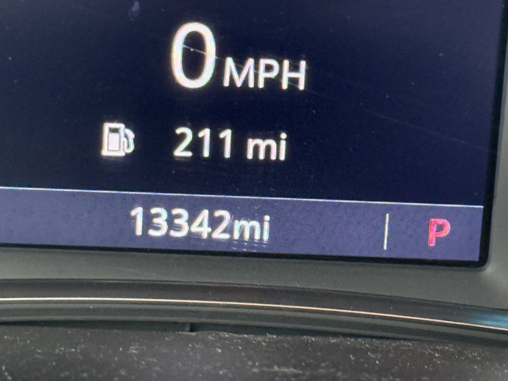 Used 2023 Chevrolet Traverse LT image 11