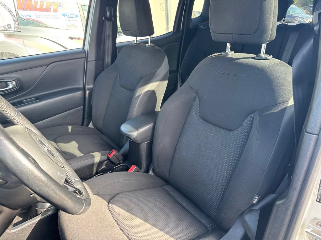 Used 2020 Jeep Renegade Altitude AWD/4WD image 11