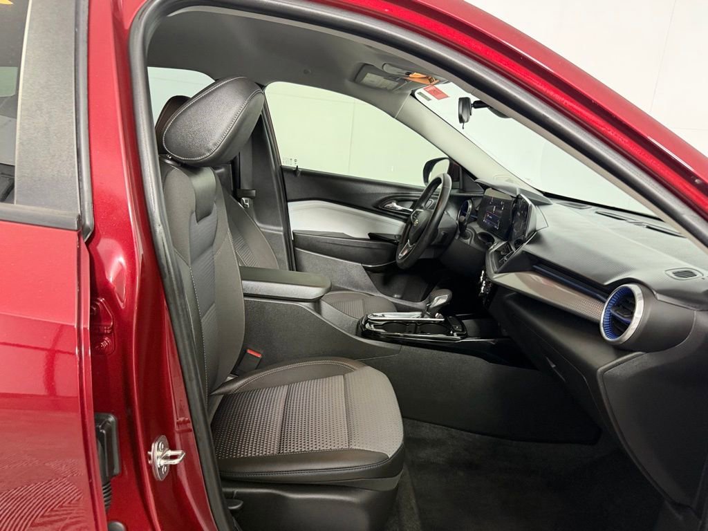 Used 2024 Chevrolet Trax LT w/ Driver Confidence Package image 34