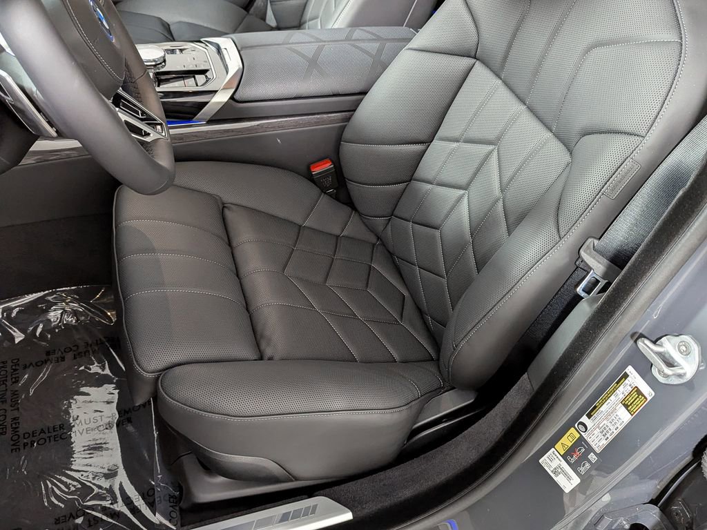 Used 2026 BMW i7 eDrive50 w/ Executive Package RWD image 21