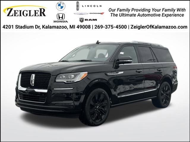 Used 2022 Lincoln Navigator Reserve image 1