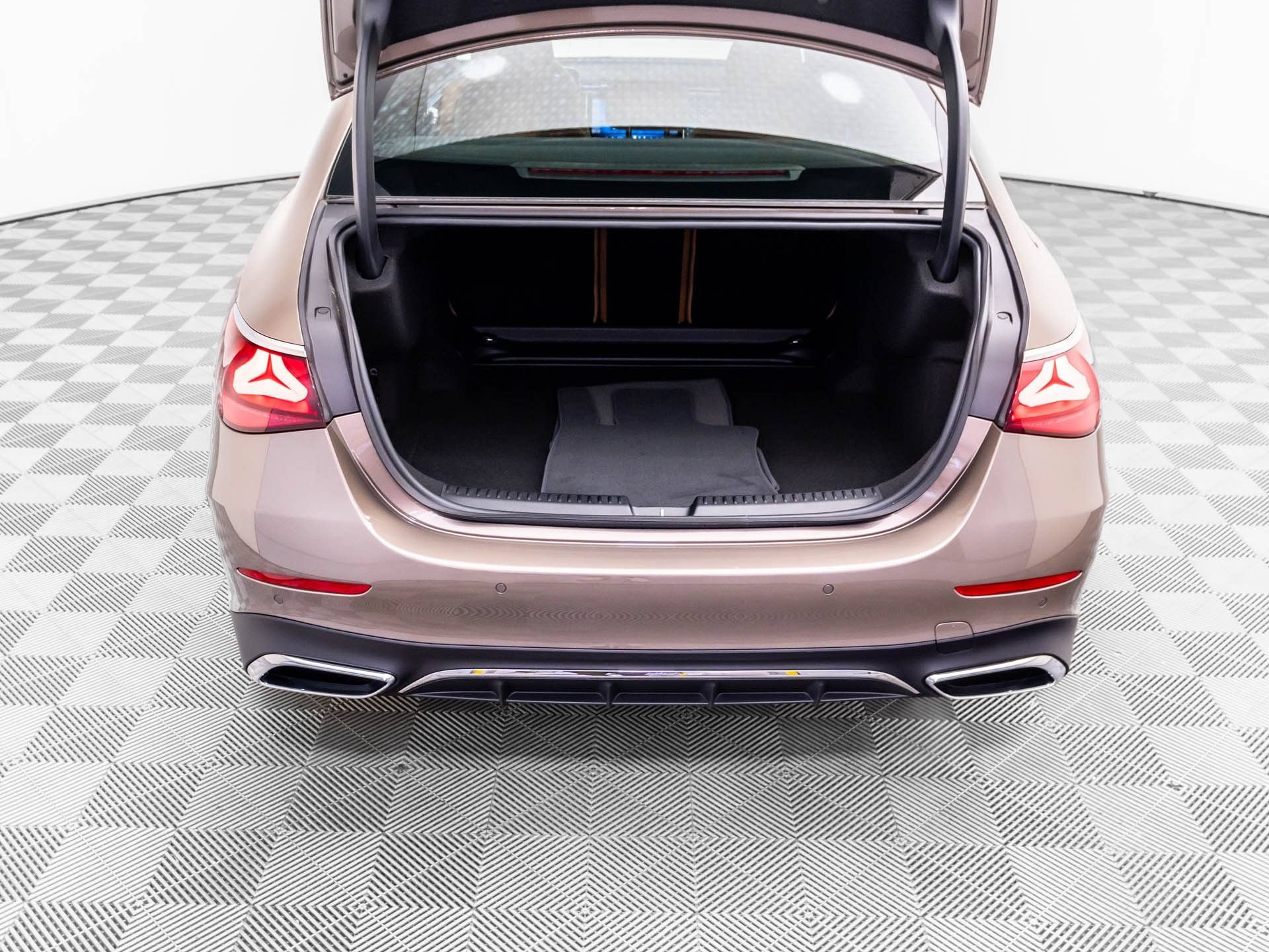 New 2026 Mercedes-Benz E 350 4MATIC Sedan image 35