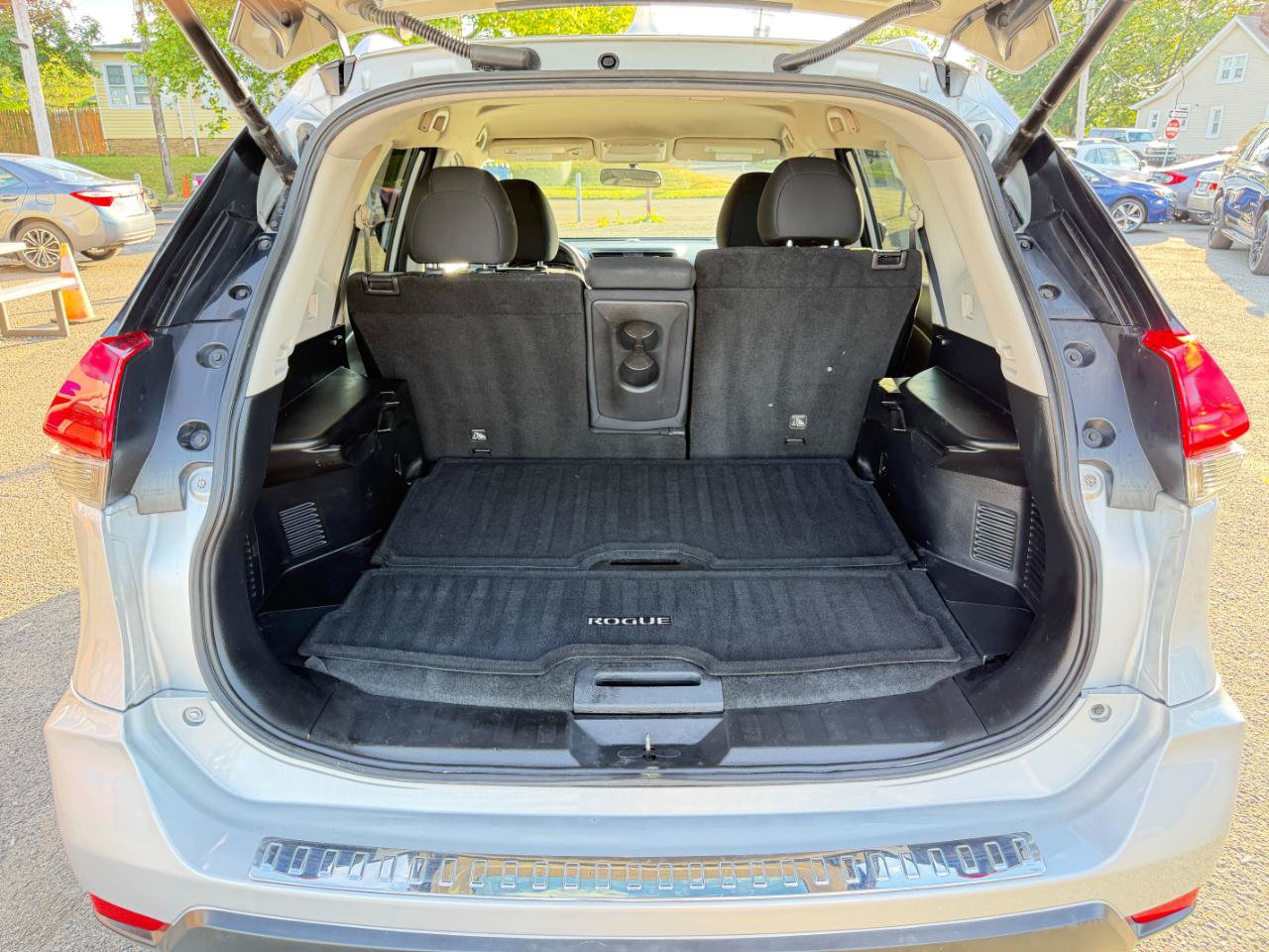 Used 2018 Nissan Rogue SV AWD/4WD image 32