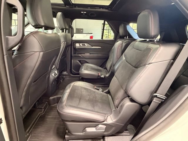 Used 2025 Ford Explorer ST AWD/4WD image 16