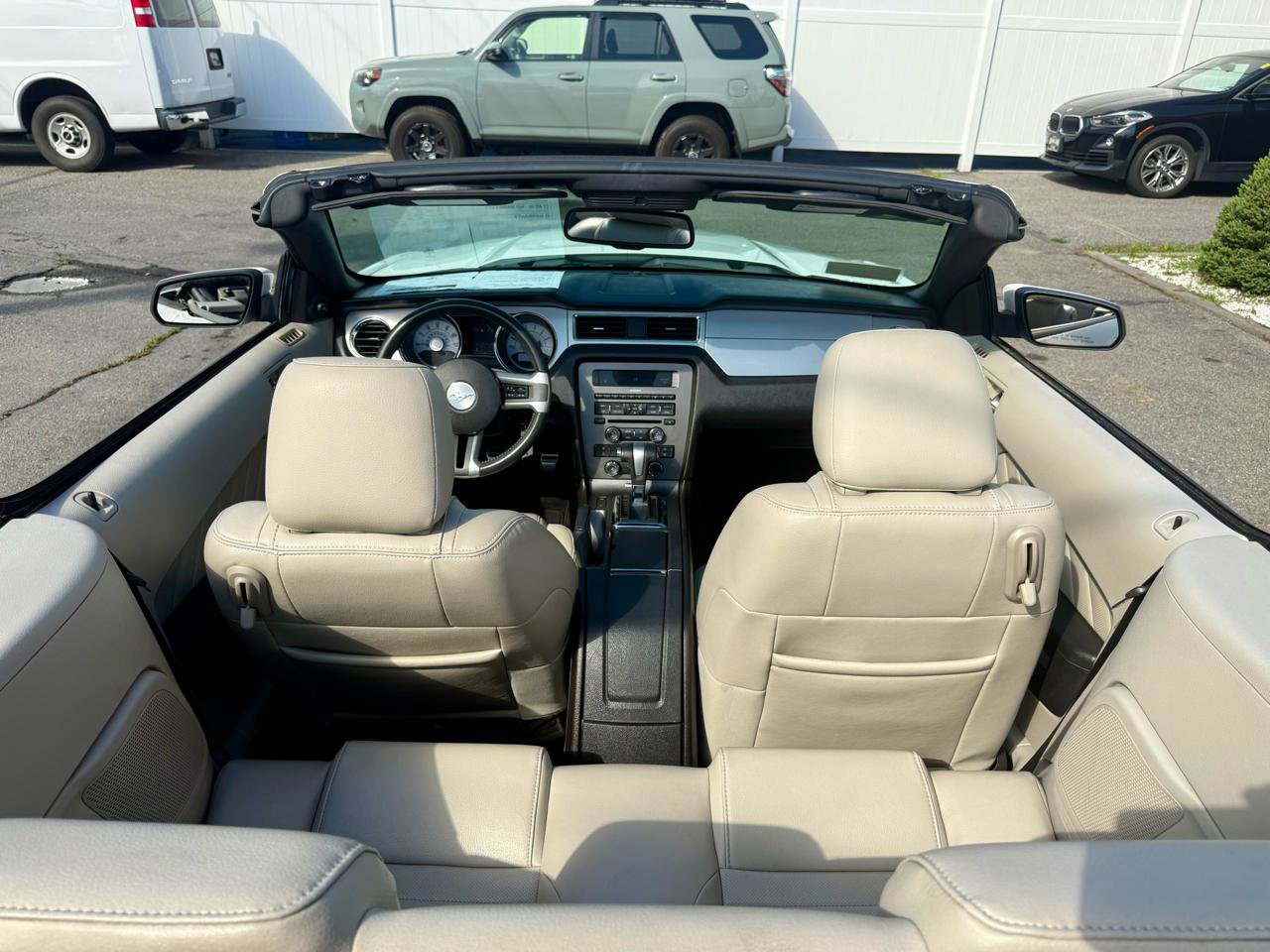 Used 2010 Ford Mustang Convertible RWD image 25