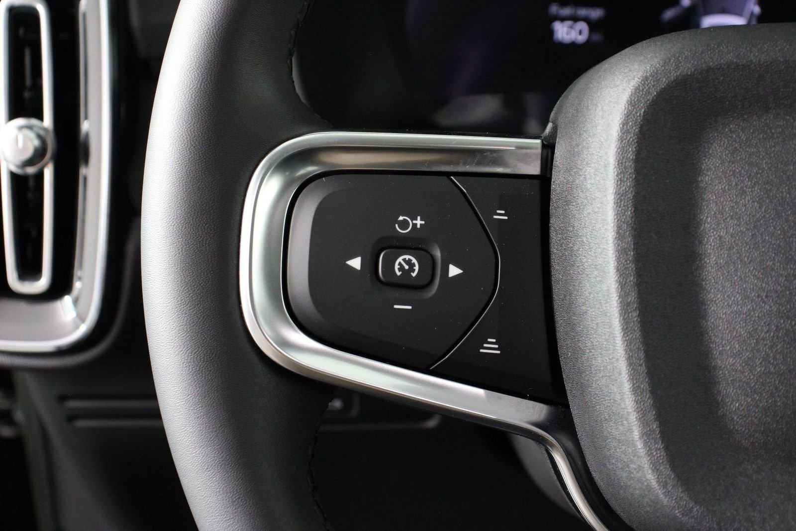 Used 2023 Volvo XC40 B5 Ultimate w/ Climate Package AWD/4WD image 10