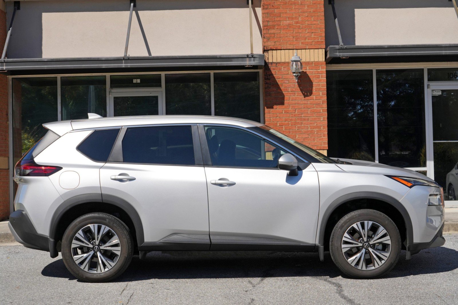 Used 2022 Nissan Rogue SV FWD image 47