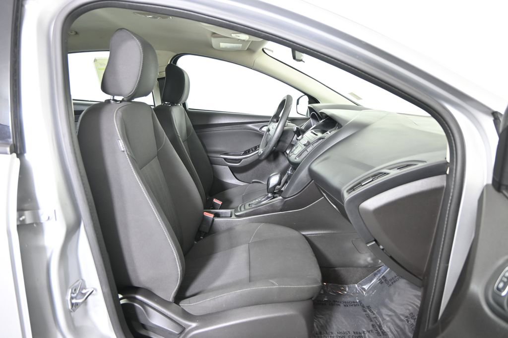 Used 2017 Ford Focus SE FWD image 13