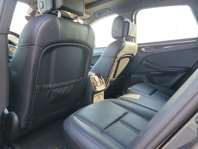 Certified 2017 Porsche Macan AWD/4WD image 20