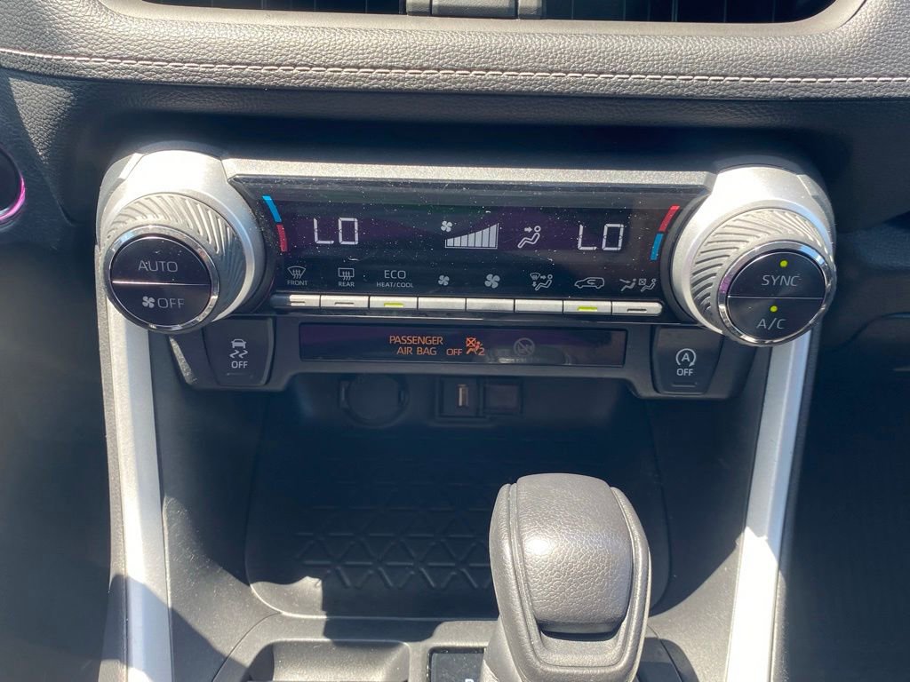 Used 2022 Toyota RAV4 XLE FWD image 24