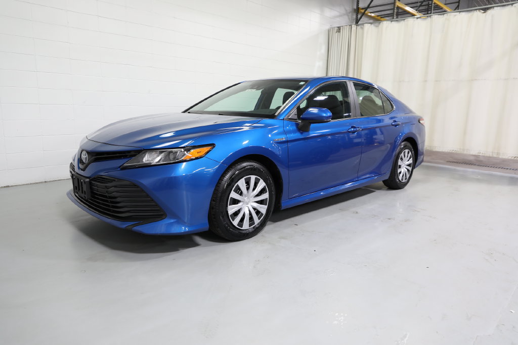 Used 2020 Toyota Camry LE FWD image 1